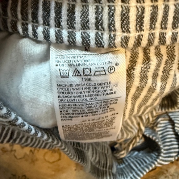 Old Navy Striped Linen-Blend Shorts - High-Rise - Grey & White - Size M - Picture 5 of 6